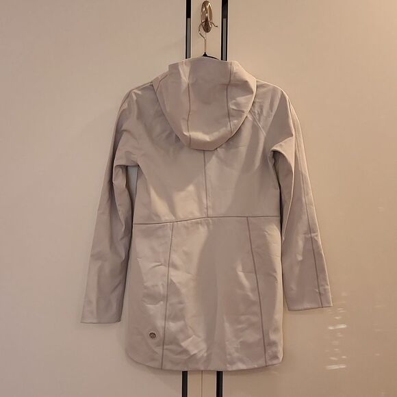 Lululemon Glyde Along Softshell Jacket Coat in chrome size 2 - Picture 7 of 16